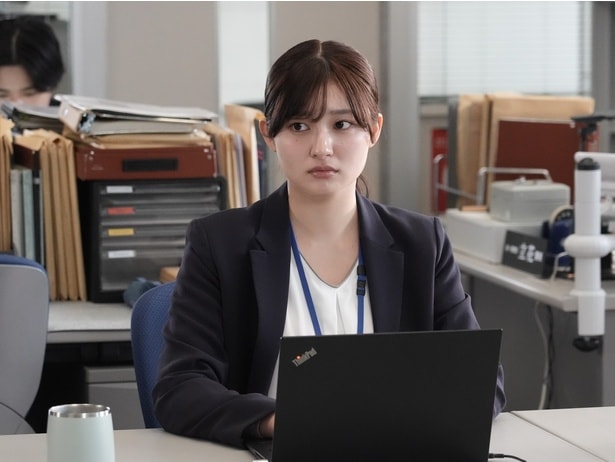 熊崎(吉川愛)は今泉(福士蒼汰)の行動を不審に思う