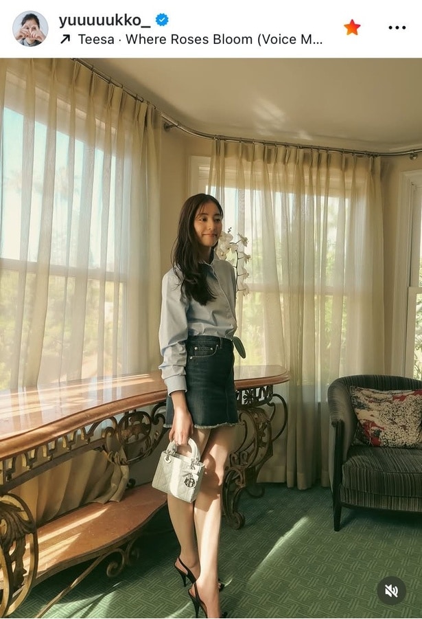 【写真】「“脚線美”際立つ大人カジュアル」…新木優子、デニムスカートが絵になる抜け感コーデ