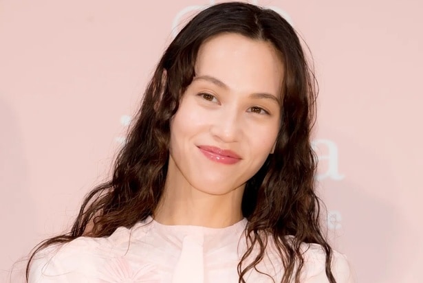 「ロングヘアで“ガーリー”に」…水原希子、フリルミニスカのキュートな笑顔姿に「きれいな希子ちゃん」の声