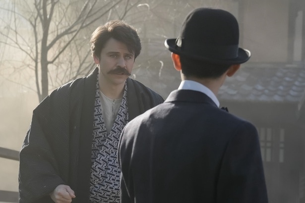 ヘブン(トミー・バストウ“ヘブン”)と錦織(吉沢亮)