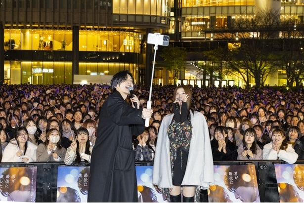 (左から)道枝駿佑、生見愛瑠