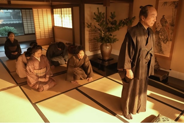 勘右衛門(小日向文世)はトキ(高石あかり)の幸せを願い、妻の戸籍に入る