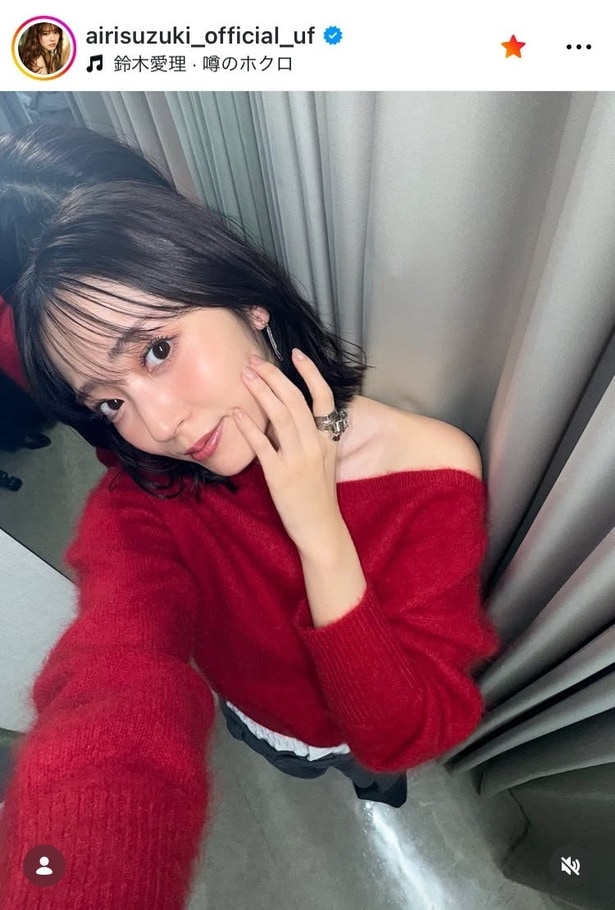 【写真】「赤ニットの横顔が尊い」…鈴木愛理、片肩＆デコルテまで落としたオフショル姿