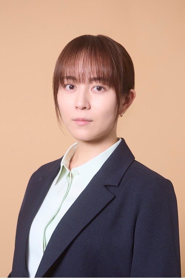 比嘉愛未、町田啓太主演ドラマに元妻役で出演　自身の幼少期は「漠然とした不安を抱えていた」＜タツキ先生は甘すぎる！＞