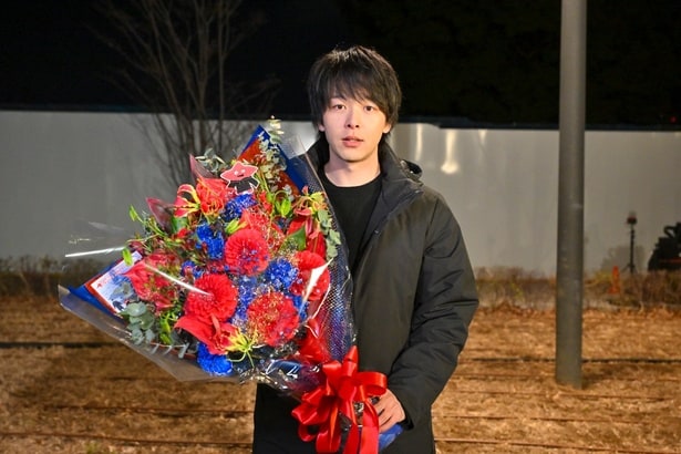 中村倫也、NAZEの空気感で「家族のような現場に…」キャスト陣がクランクアップ＜DREAM STAGE＞