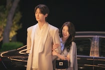 IU×ビョン・ウソクが手を取り合う“胸キュン”シーンも　場面カット＆ティザー予告が解禁＜21世紀の大君夫人＞