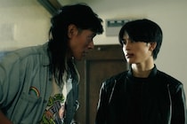 草川拓弥“月白”は佐々木家へ潜入を試みるも失敗する…一方、中島歩“日暮”は1人で敵地に向かった月白の身を案じる＜俺たちバッドバーバーズ＞