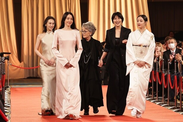 優秀主演女優賞のレッドカーペット