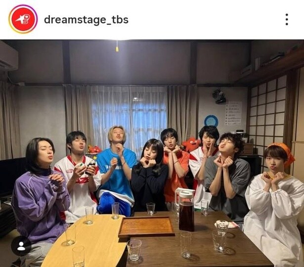 【写真】池田エライザ＆NAZE、みんなでキス顔するほっこりショット