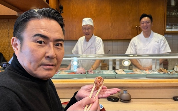 市川右團次「たまらないな」“いい加減”で愛される大将の粋な味に舌鼓 親から子へ継承される江戸前寿司<今宵、町寿司で>