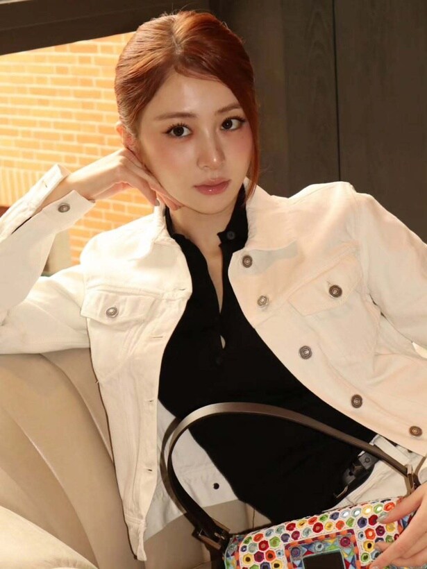 HUH YUNJIN