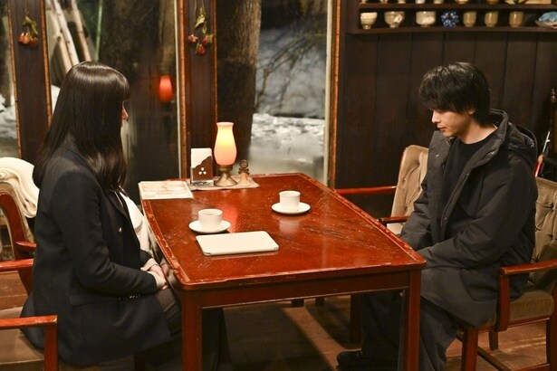 水星(池田エライザ)が必死の説得するもPD復帰を拒む吾妻(中村倫也)