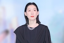 江口のりこ＆上川周作、花束抱え満面の笑み…クランクアップショットに「素晴らしい演技でした」の声＜再会〜Silent Truth〜＞