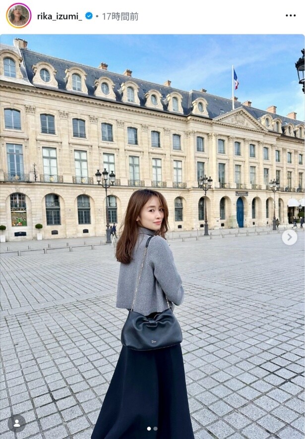 【写真】泉里香、おしゃれな街中を歩く姿がファンから反響