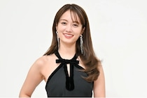 「ベンチに“ちょこん”と座る姿がキュート」…谷まりあ、ヴィトンのロングスカートで“ガーリー”コーデを公開