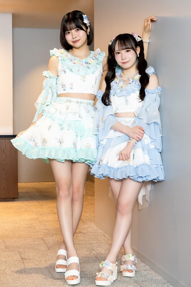 SKE48の荒野姫楓(写真左)と大村杏