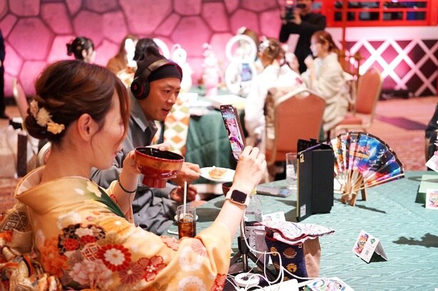 「豪食の宴」でゲットした福岡グルメを楽しむライバー