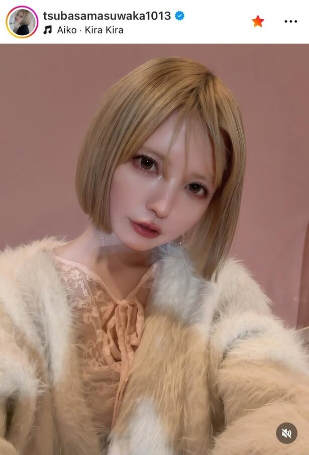 【写真】「金髪ショートボブに“桜”メイクが似合う」…益若つばさ、“甘め”レースワンピ