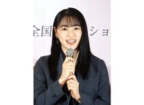 「アクション映えする“赤レザー”」…桜井日奈子、チューブトップ×パンツ姿に「腹筋割れすぎ！」の声