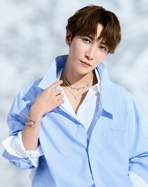 Snow Man渡辺翔太、色彩豊かなジュエリーをまとったスワロフスキー春夏キャンペーンビジュアルが公開
