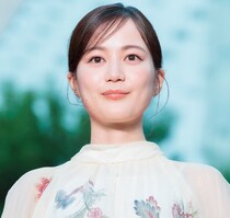 「青空にジャンプするオフショット」…生田絵梨花、ギター抱えて宙に舞う姿に「元気いっぱいが一番良い！」の声