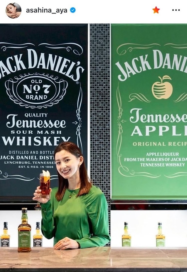【写真】「ちょっぴり緊張しました」…朝比奈彩、紅茶割りカクテル片手に微笑む姿
