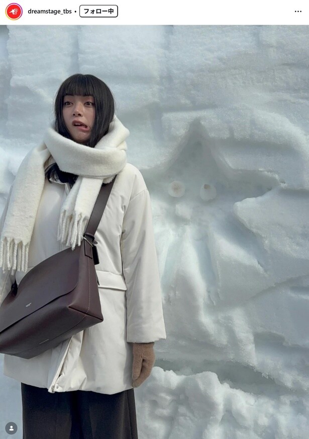 【写真】ドラマ公式キャラクター・ナナボーの真似をする池田エライザ