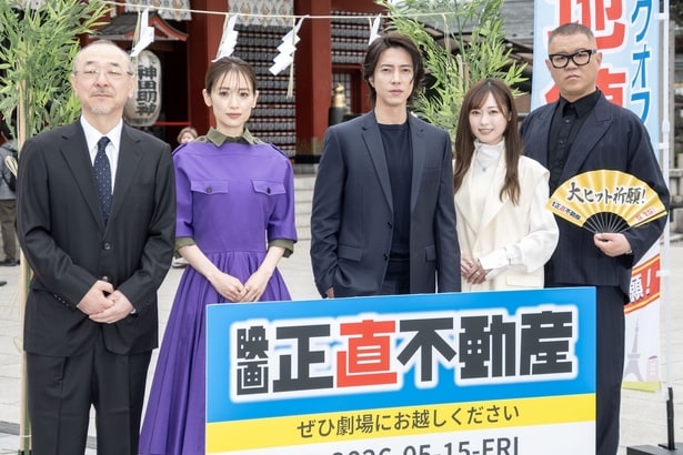 (左より)川村泰祐監督、泉里香、山下智久、福原遥、長谷川忍(シソンヌ)