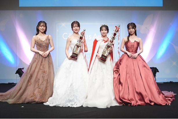 (左から)森山未唯、準グランプリ・松井ひなさん、グランプリ・野月まひるさん、実熊瑠琉