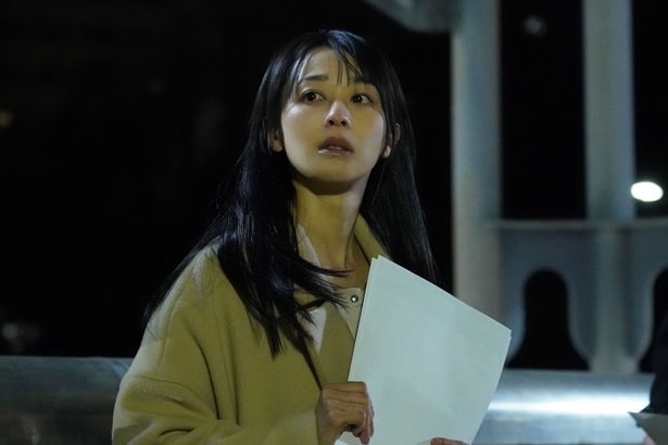 京子(瀬戸さおり)は一人チラシ配りを続ける