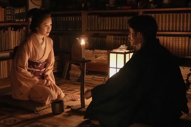 トキ(高石あかり)はヘブン(トミー・バストウ)に毎晩怪談を語る