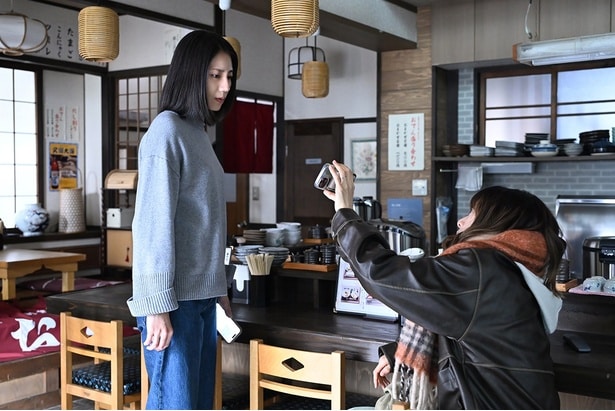 「夫に間違いありません」聖子(松下奈緒)と紗春(桜井ユキ)