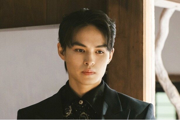 兵頭功海、白本彩奈が映画「鬼の花嫁」で美しい“鬼”を演じる