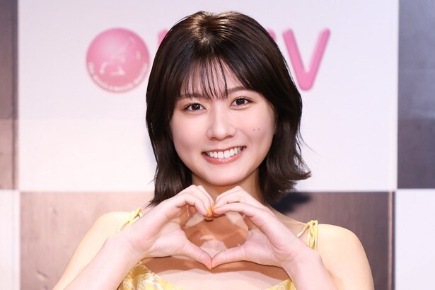 清水麻璃亜が写真集発売記念イベントを開催