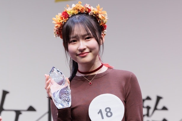 「美少女図鑑AWARD 2026」福島県の14歳・榎本彩乃さんがグランプリ　歓喜の涙