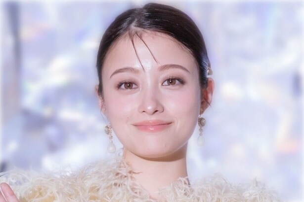 橋本環奈、特攻服には“命短シ恋セヨ乙女”の文字…仏恥義理の金髪ヤンキー姿に「かっこいい」「最終回見届けます」の声＜ヤンドク！＞