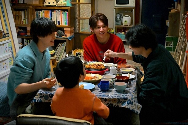 3人の“まーくん候補”が颯太(天野優)とたこ焼きパーティーをした第7話の一コマ