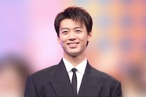 竹内涼真「皆さんのチームワークのおかげ」穏やかな笑顔で迎えるクランクアップ映像に反響＜再会〜Silent Truth〜＞