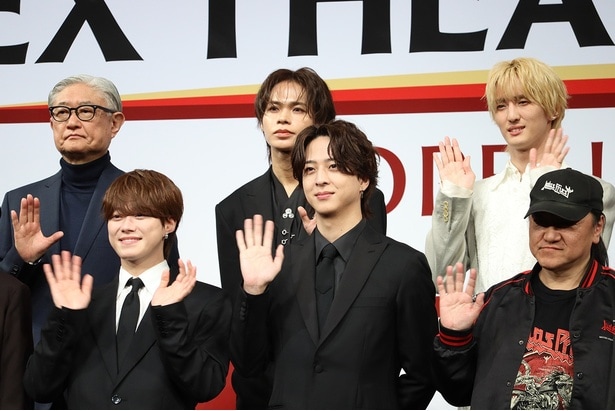 「EXシアター有明 オープニングラインナップ発表会」に(前列左から)大橋和也、寺西拓人、いのうえひでのり、(後列左から)堤幸彦、上田竜也、川島如恵留らが登壇した