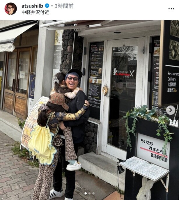 【写真】田村淳、娘2人とお気に入りのレストラン前でのショット