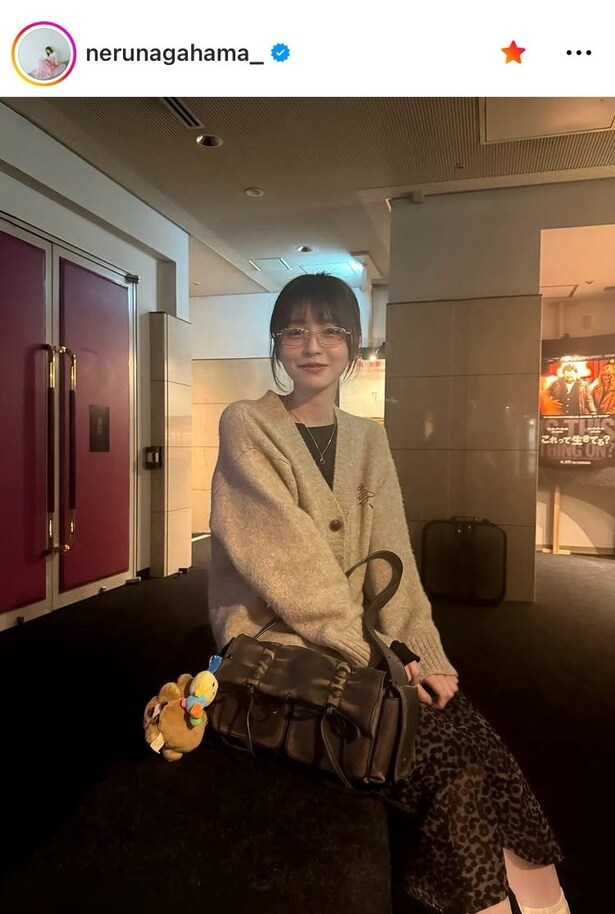 【写真】“余韻”までおしゃれすぎ…長濱ねる、レオパード柄スカートの“映画館”コーデ