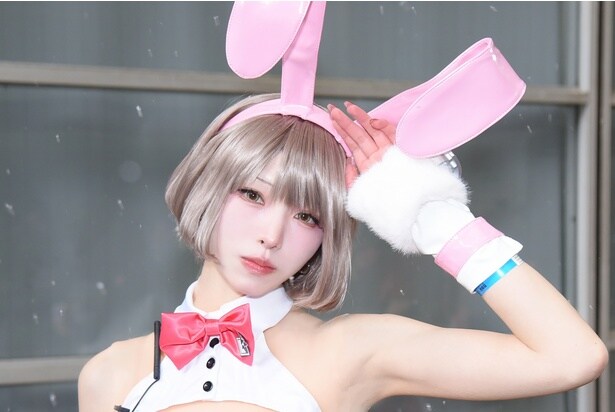 照れた表情×バニースーツが魅力の「NIKKE」“ミルク”コスプレ「メークはピンクで統一しました」＜ワンフェス2026[冬]＞