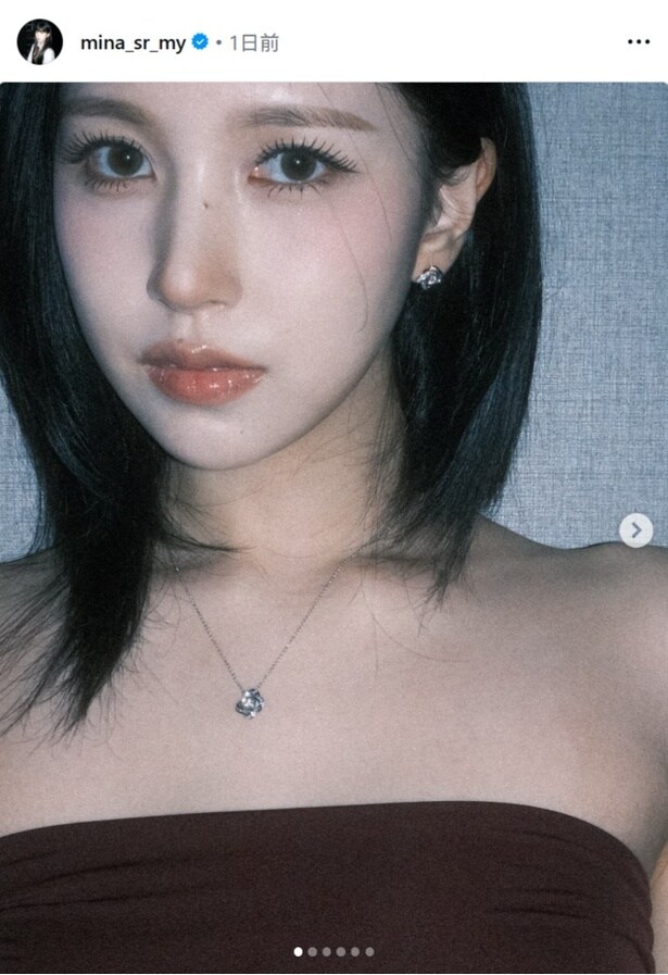【写真】TWICE・ミナ、ダイアモンドに負けず輝く美デコルテを披露