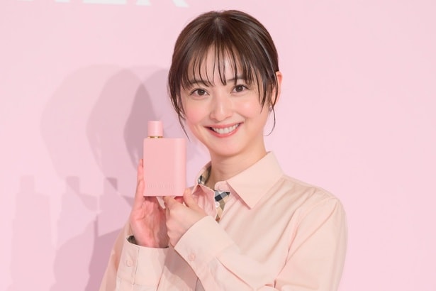 「BURBERRY HER SAKURA JOURNEY ポップアップ オープニングイベント」に登壇した佐々木希
