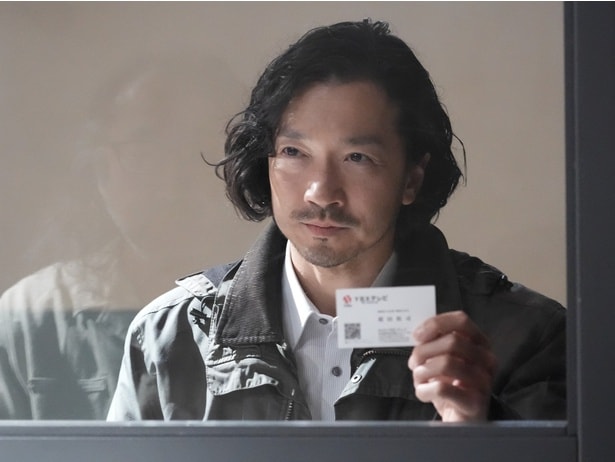稲田(金子ノブアキ)は受刑者・大沼(大塚明夫)の面会に訪れる
