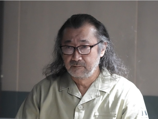 大沼(大塚明夫)は爆殺未遂事件の真犯人だと名乗り出る