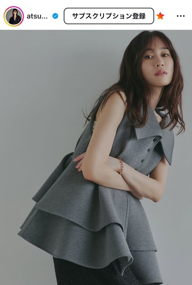 【写真】グレートーンが“大人っぽい”…前田敦子、立体トップスでモードの天使のような姿