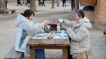 飯島直子「キマってますか？」 小泉今日子との韓国2人旅、未公開シーンを大放出＜飯島直子の今夜一杯いっちゃう？＞