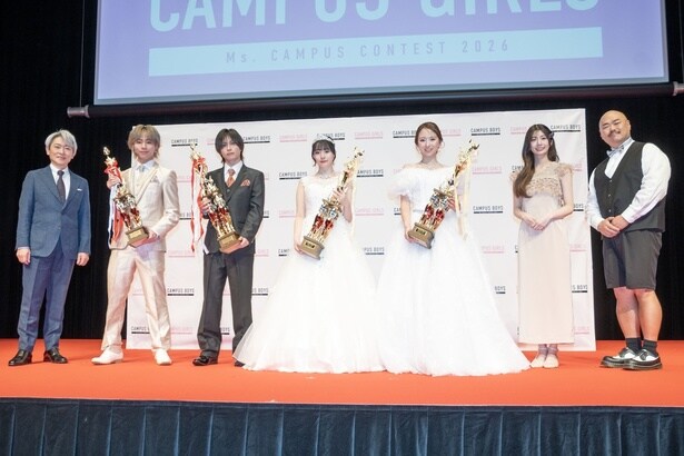 (左より)登坂淳一、宮田旭、原田樹、月城花純、山下未愛、高本彩花、クロちゃん