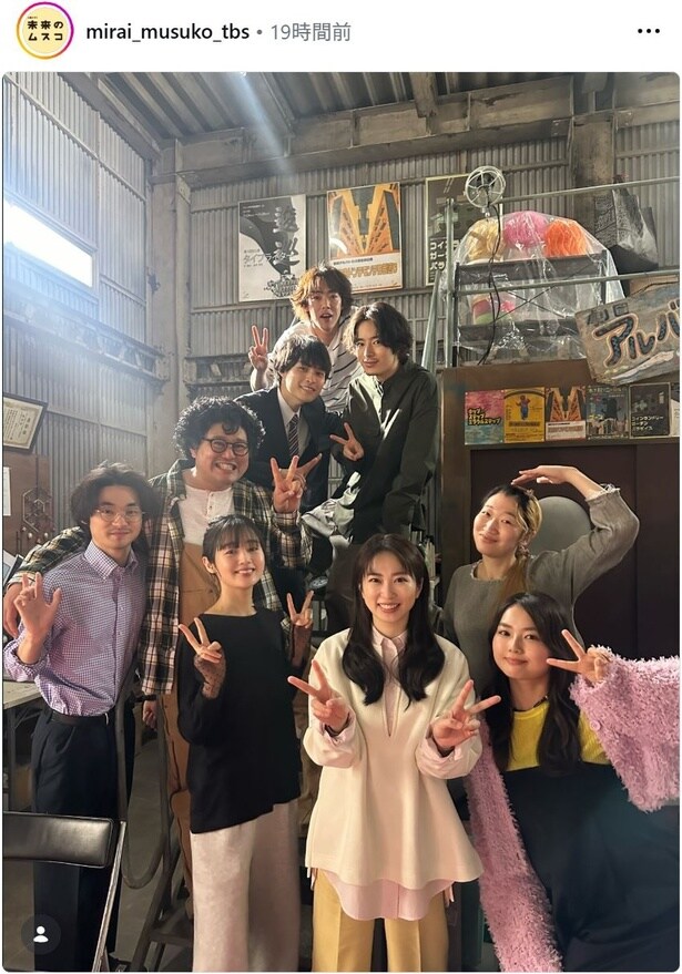 【写真】志田未来&劇団アルバトロスメンバーらとの集合写真に反響